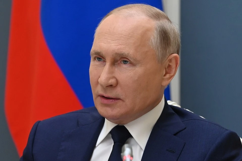 Путин восхитился поступком солдата, попросившего наградить своего командира