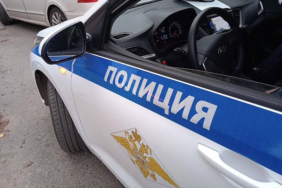В Тверской области мужчина ломал топором двери в общежитии