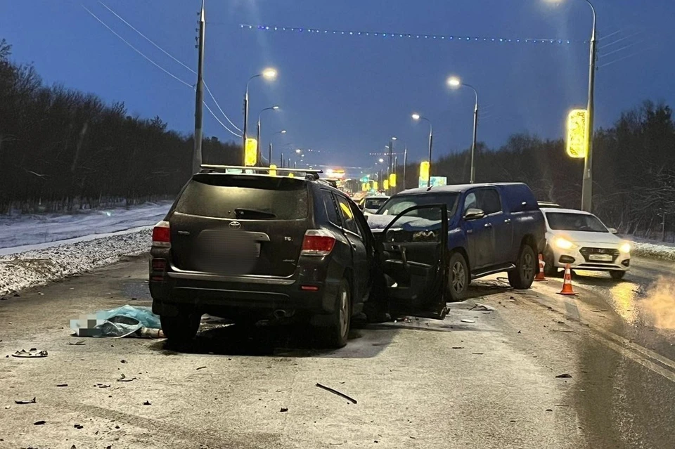 Водитель погиб, пассажирку увезли в больницу: в Оренбурге на Нежинском ...