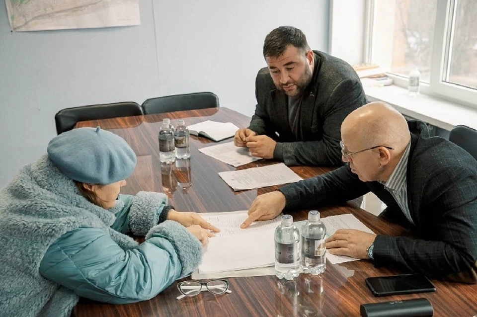 В Мариуполе продолжают принимать заявления на выплату компенсаций за разрушенное или поврежденное боями жилье и утраченное имущество первой необходимости. Фото: ТГ Моргун