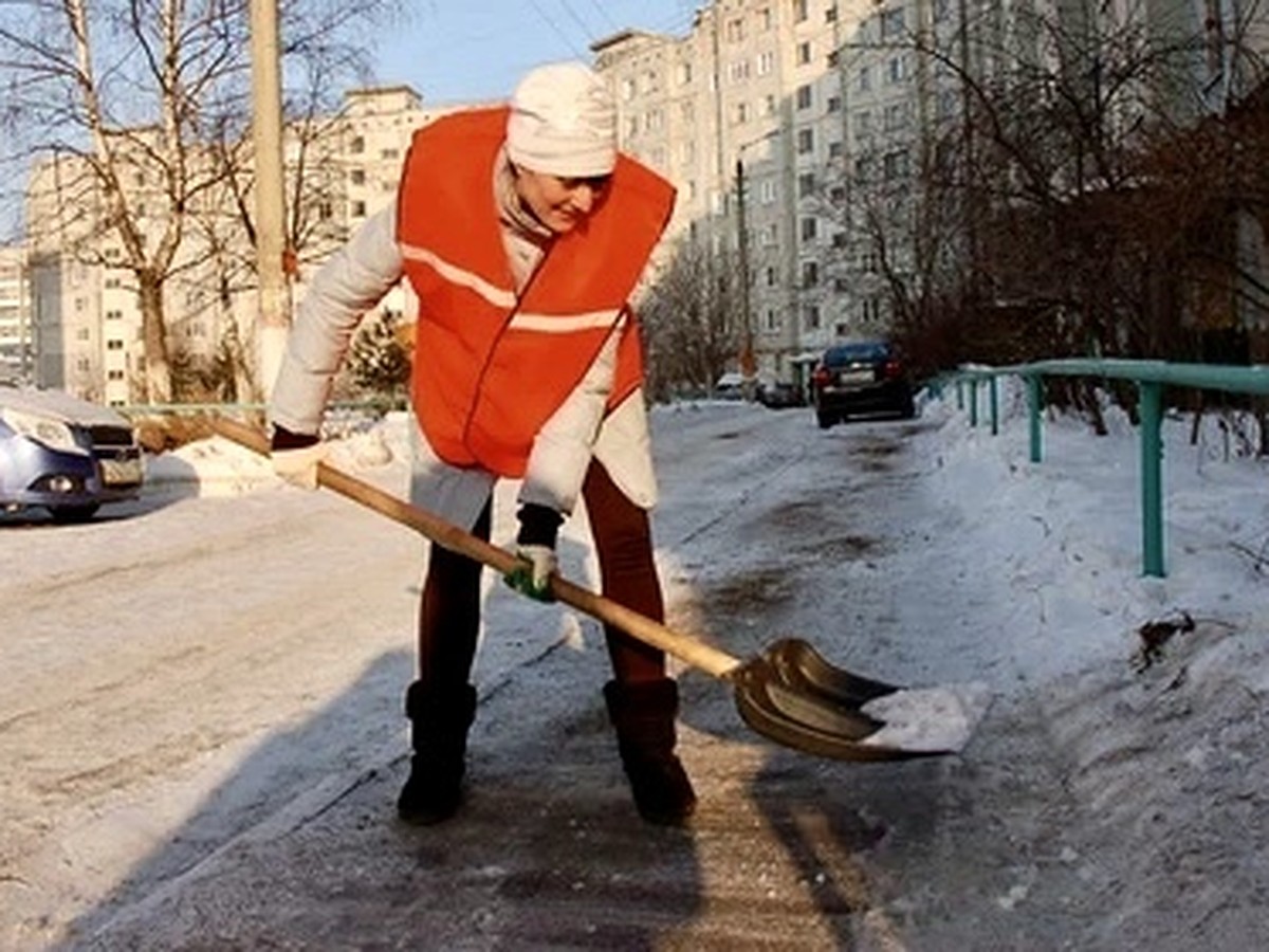 Сколько платят дворникам в Тверской области - KP.RU