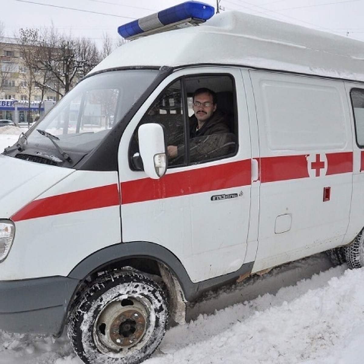 Прорвало трубу, обожглись петардой, загорелась елка: куда звонить жителям  Ижевска, если в Новый год произошло ЧП - KP.RU