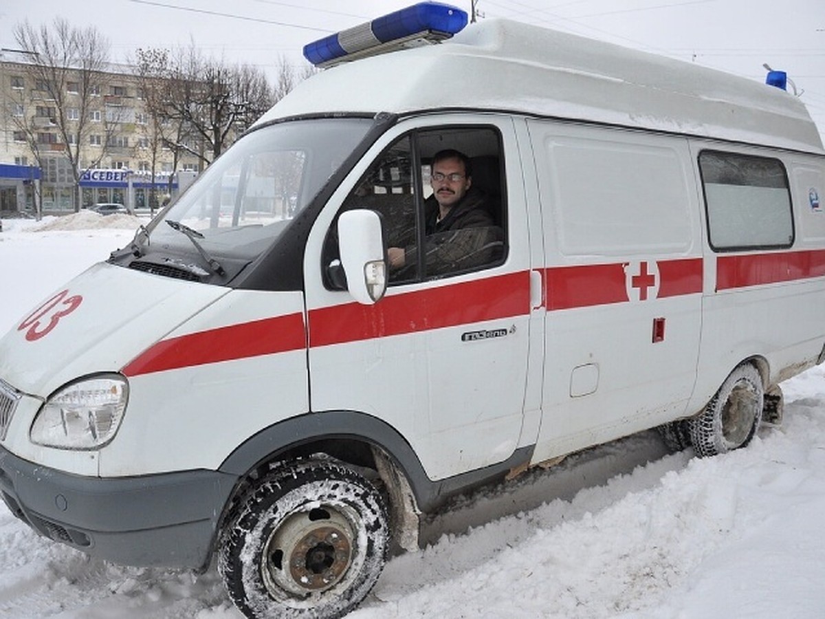 Прорвало трубу, обожглись петардой, загорелась елка: куда звонить жителям  Ижевска, если в Новый год произошло ЧП - KP.RU