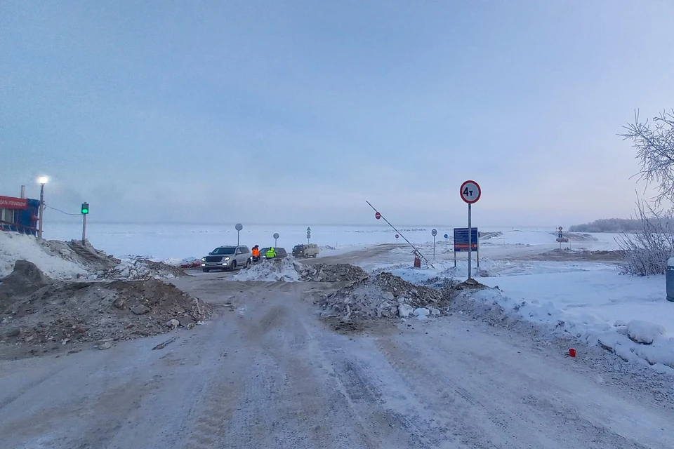Переправа открыта для транспорта до 4 тонн. Фото: Упрдор «Вилюй».