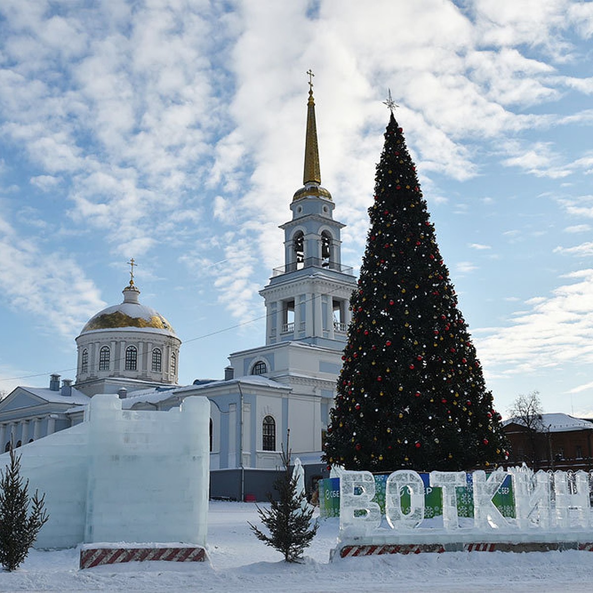 В отреставрированном Благовещенском соборе Воткинска прошла первая литургия  - KP.RU