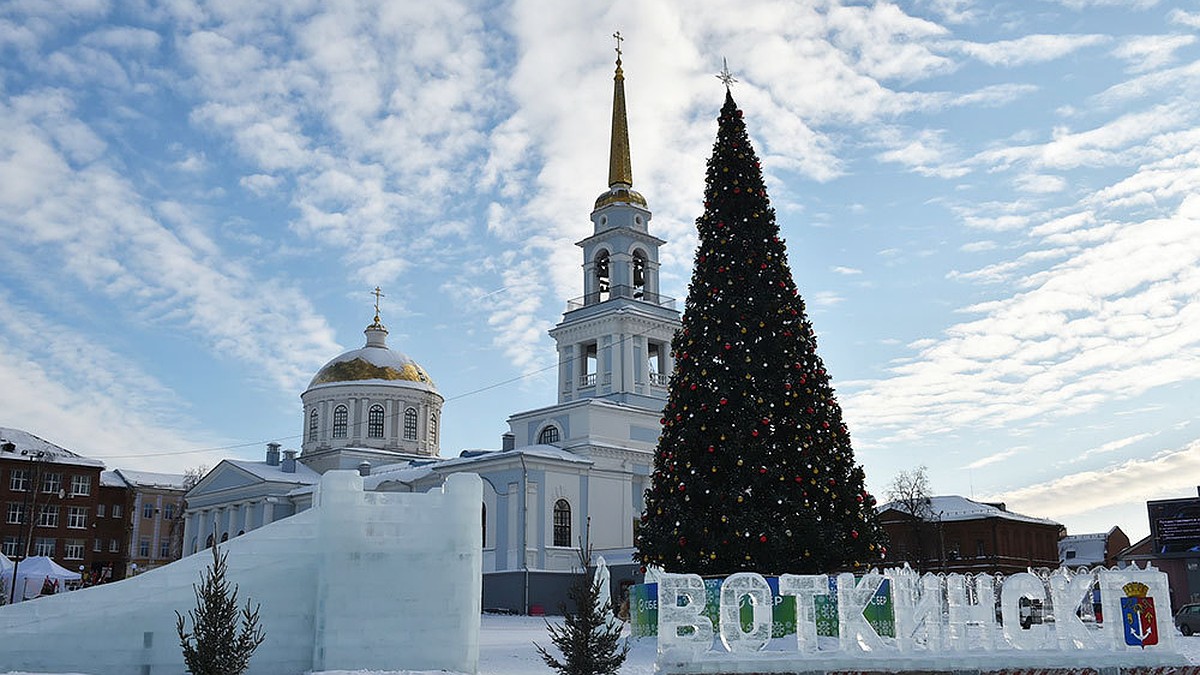 В отреставрированном Благовещенском соборе Воткинска прошла первая литургия  - KP.RU