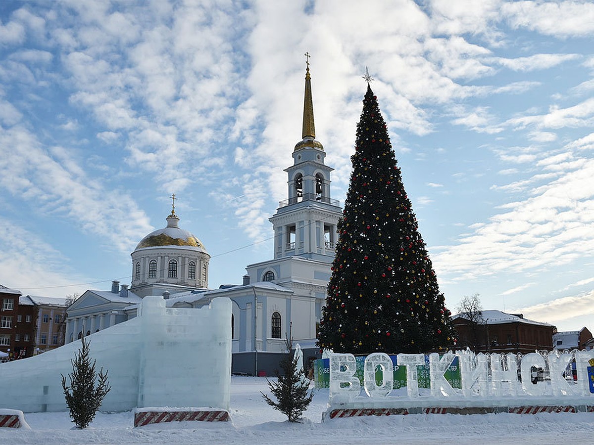 В отреставрированном Благовещенском соборе Воткинска прошла первая литургия  - KP.RU