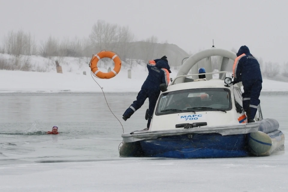 Двое детей отправились на искусственный водоем