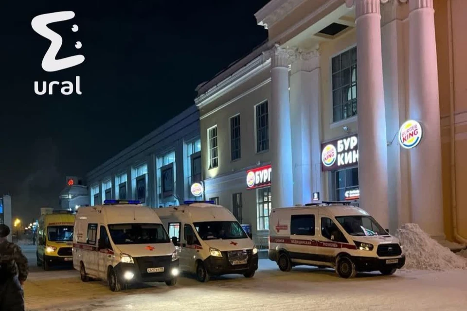 Для этого к городскому ж/д вокзалу приехали девять машин скорой помощи. Фото: telegram-канал Ural Mash