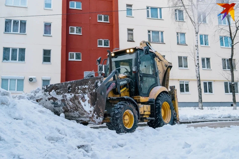 Горожан просят не оставлять машины на дорогах во время расчистки снега