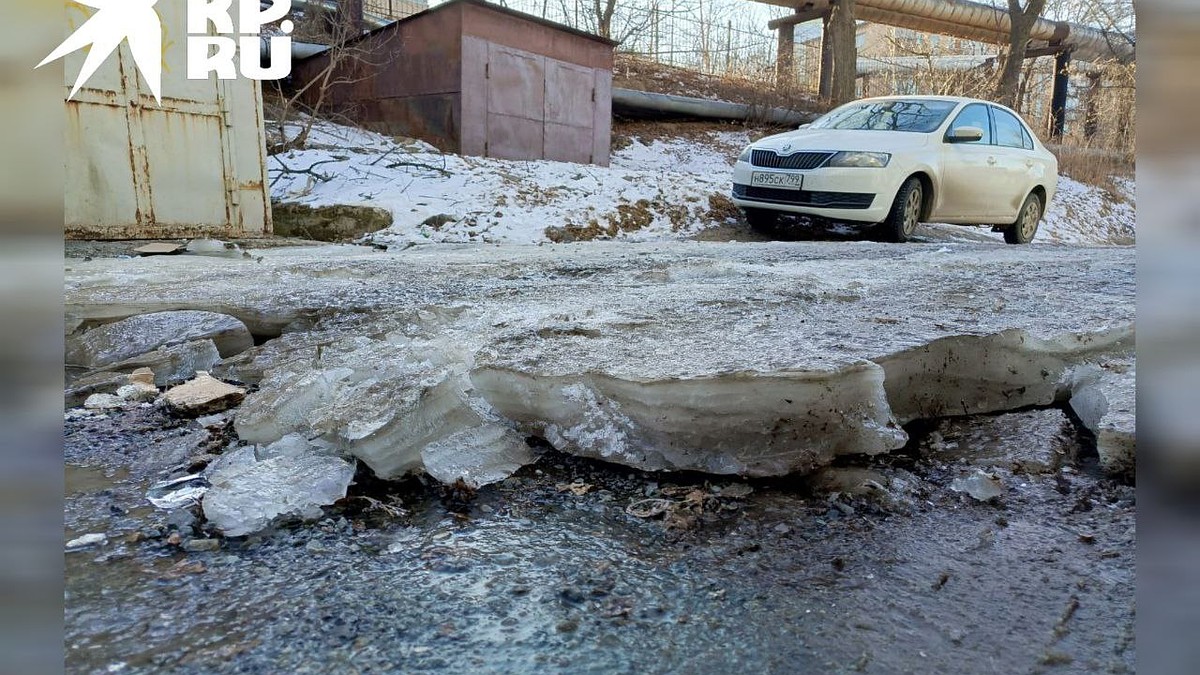 Топило три дня, кипяток выгребали лопатами: что известно о мощном прорыве  теплосети во Владивостоке - KP.RU