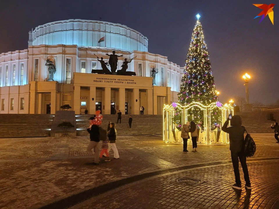 В Минске площадка около Большого театра стала в новогодние праздники одной из самых популярных. Фото: архив, носит иллюстративный характер.