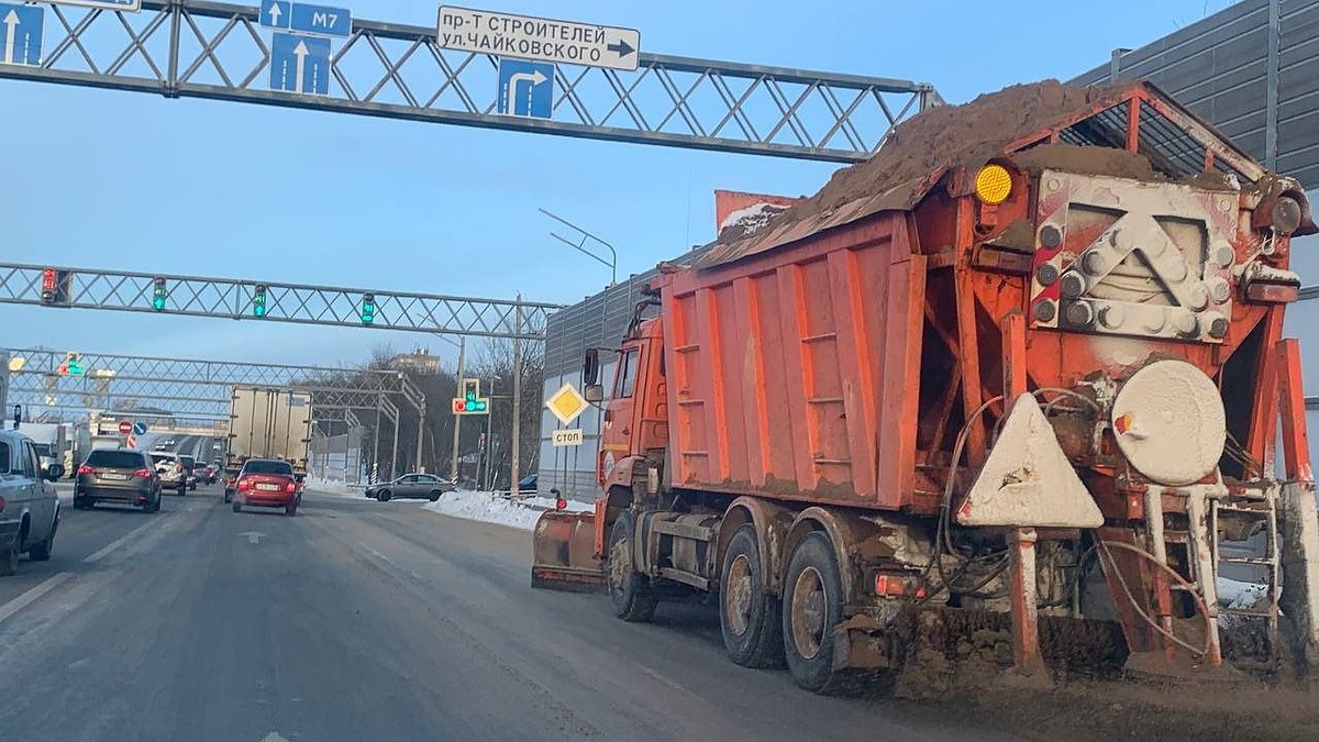 Владимирские водители жалуются на лед и колдобины на трассах М-7 и Р-132 -  KP.RU