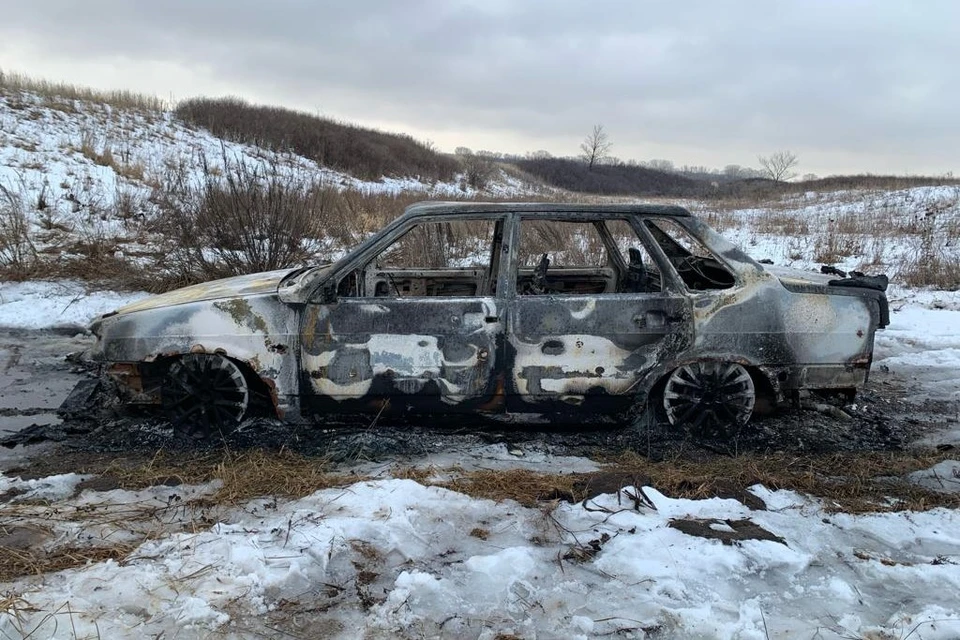 В результате повреждений автомобиль загорелся и был полностью уничтожен огнем.