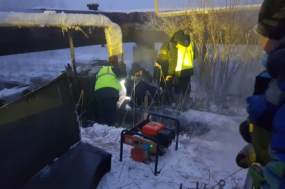 Работы планируют завершить до 00:00. Фото: «Водоканал»