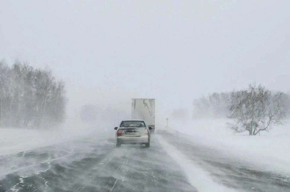 Движение перекрыли из-за непогоды