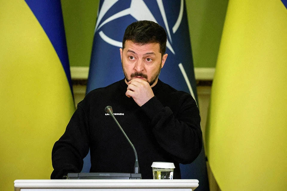 Зеленский призвал уехавших за границу мужчин вернуться и помочь Украине