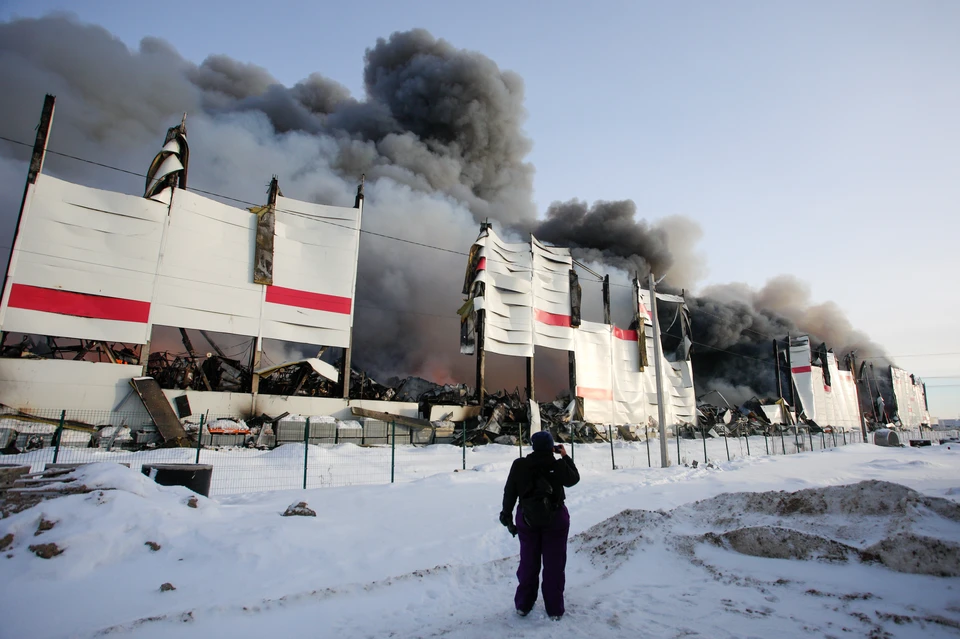 Утром субботы стало известно о пожаре на одном из крупнейших складов маркетплейса Wildberries. Фото: Валентин Егоршин/ТАСС