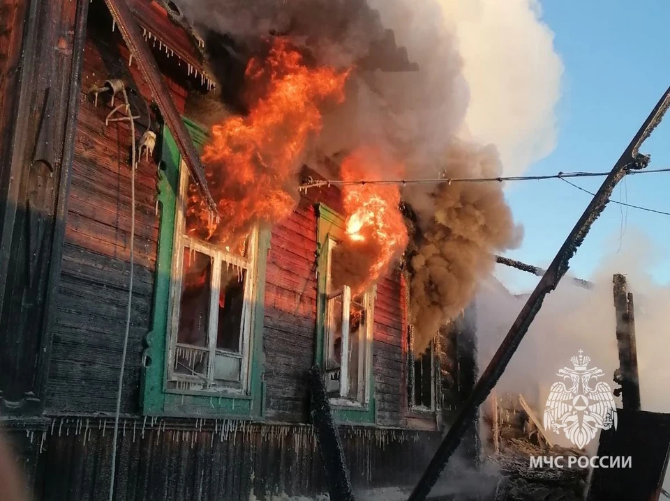 Дом загорелся на улице Гужевой в Нижнем Новгороде утро 16 января.