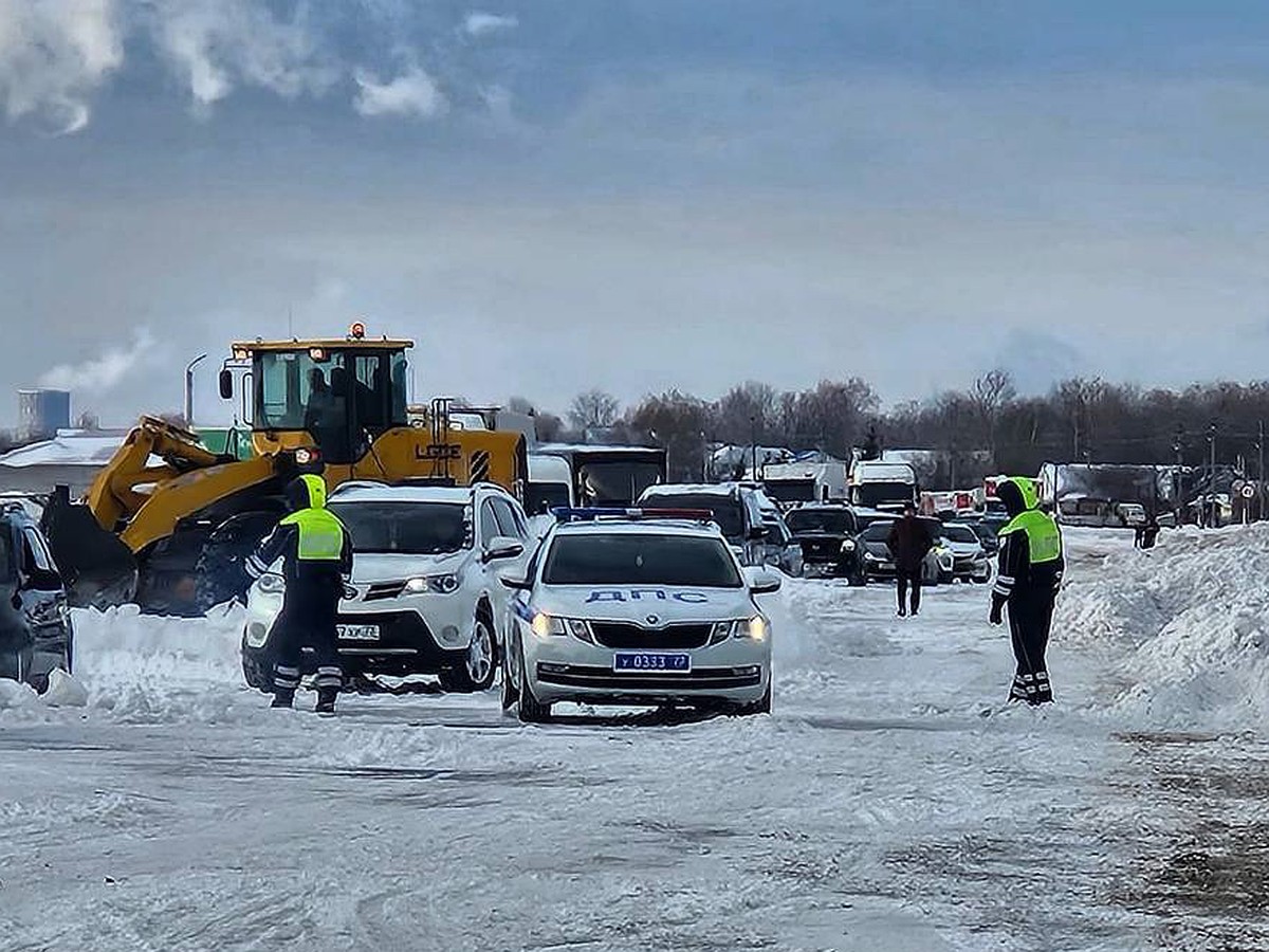 Трассу под Ульяновском, несмотря на растущий затор, закрыли для транспорта  лишь в 6:30 утра - KP.RU