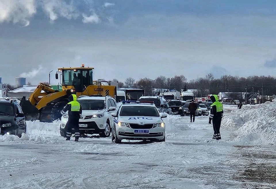 Под Ульяновском транспорт начали освобождать из снежного плена | ФОТО: телеграм-канал Пул73