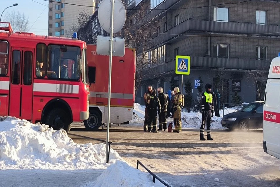 Учеников новосибирской гимназии, в которой произошел пожар, эвакуировали в театр.