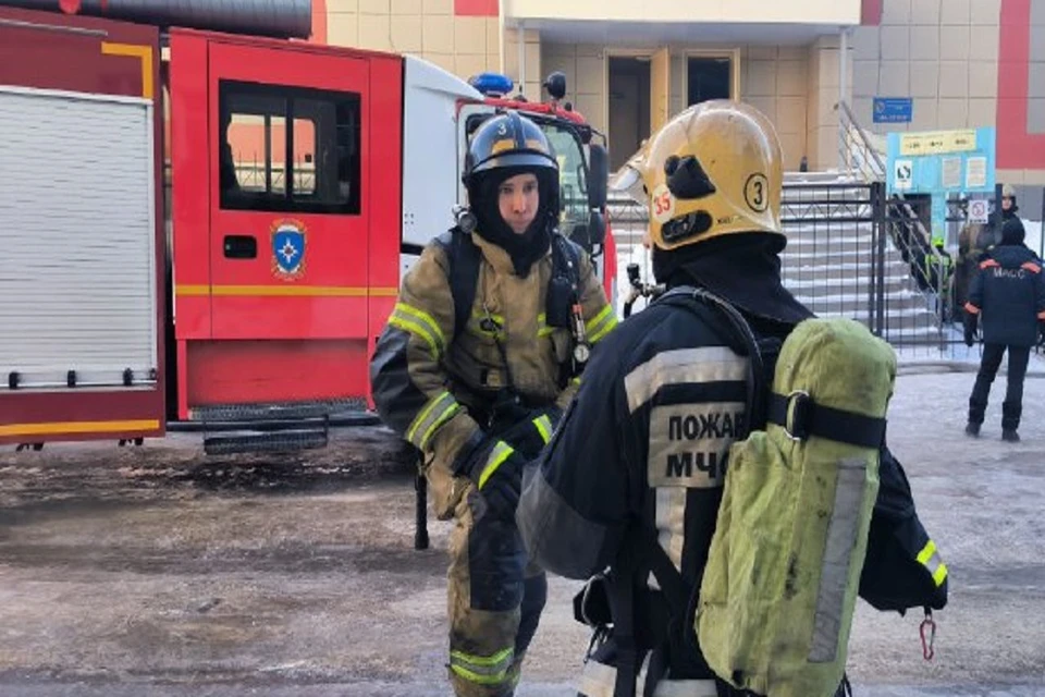 Прокуратура организовала проверку после пожара в новосибирской гимназии.