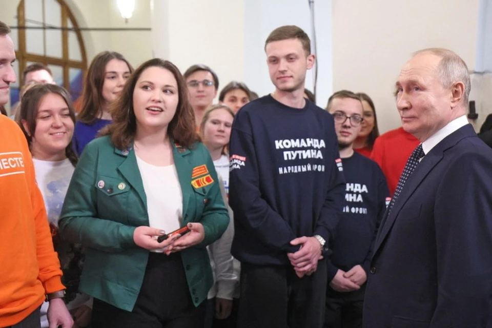 Общение волонтеров с Президентом РФ Владимиром Путиным прошло в неформальной и откровенной обстановке. Фото: МКНФ