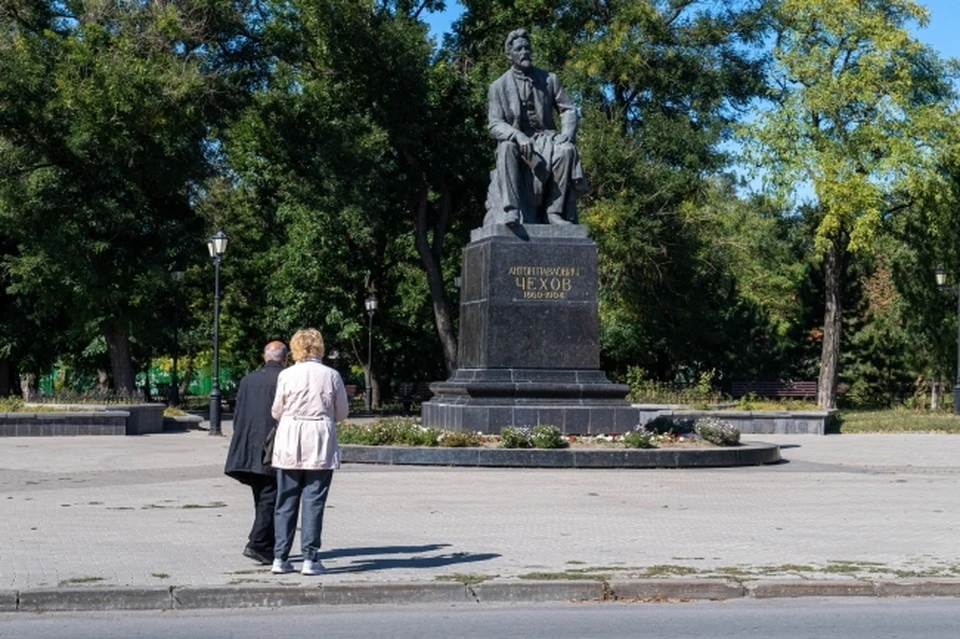 Жителям Таганрога рассказали историю памятника Антону Павловичу Чехову