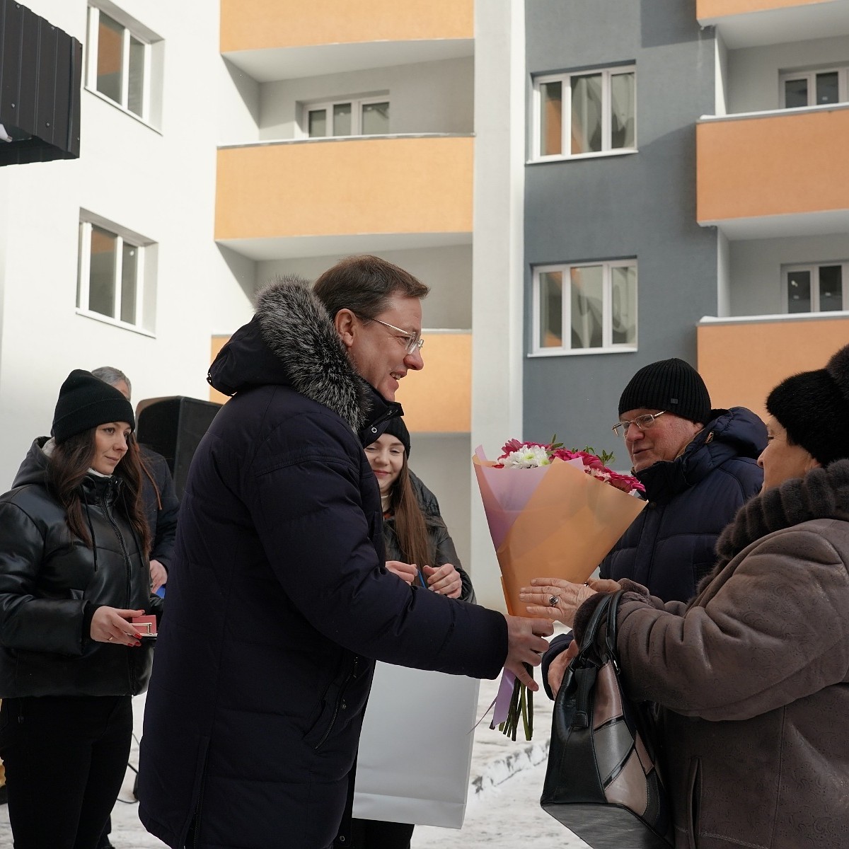 В Самаре обманутые дольщики дома на Черемшанской получили ключи от квартир  - KP.RU