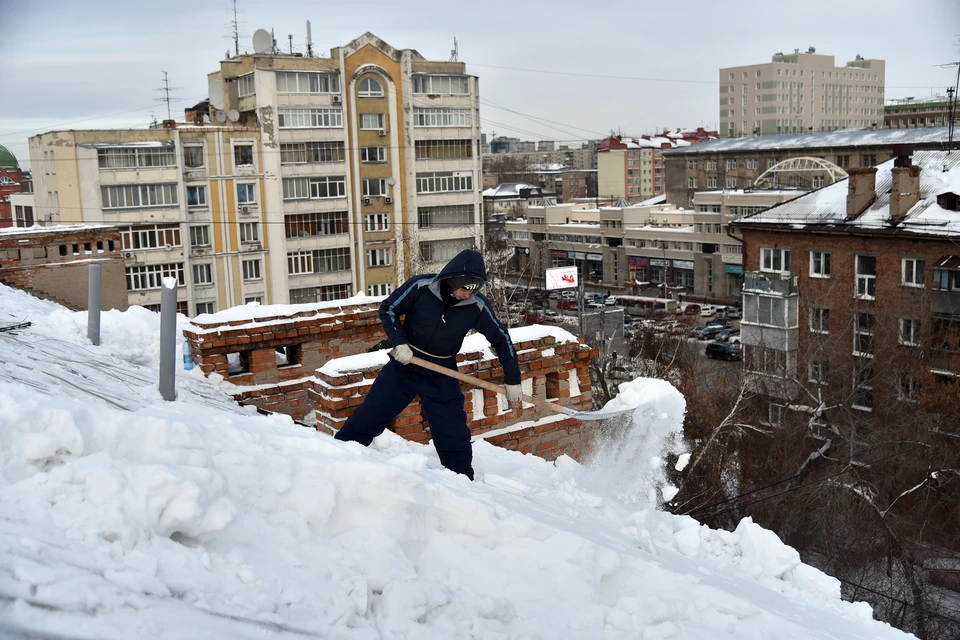 МЧС предупредило о несчастных случаях из-за схода снега в Новосибирске.