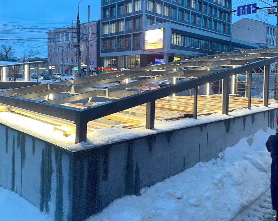 В Туле начали накрывать подземный переход на улице Каминского. Фото: VK-паблик «Подслушано в Туле».
