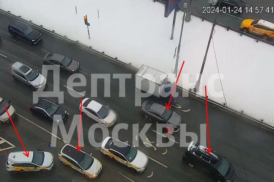 Движение в районе ДТП осуществляется по двум полосам из пяти