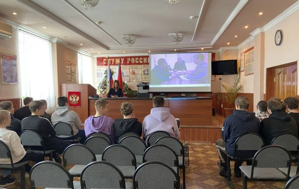 детские журналы мурзилка. мурзилка детский журнал герои. вводная часть которая знакомит читателя с героями. библиотекарь и читатель. автор знакомит читателя.