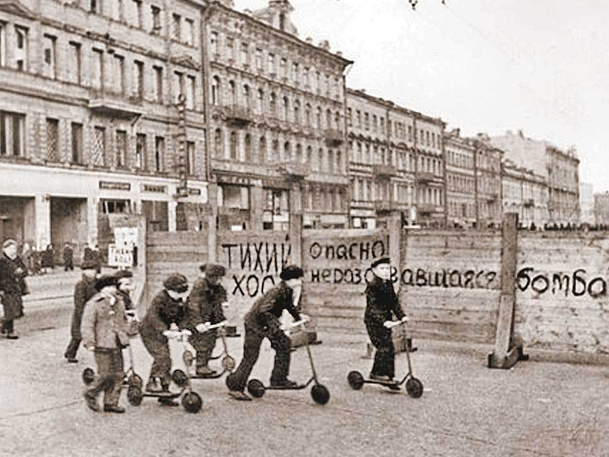 Услышали грохот и подумали - немецкие танки. Не могли поверить, что едет  трамвай