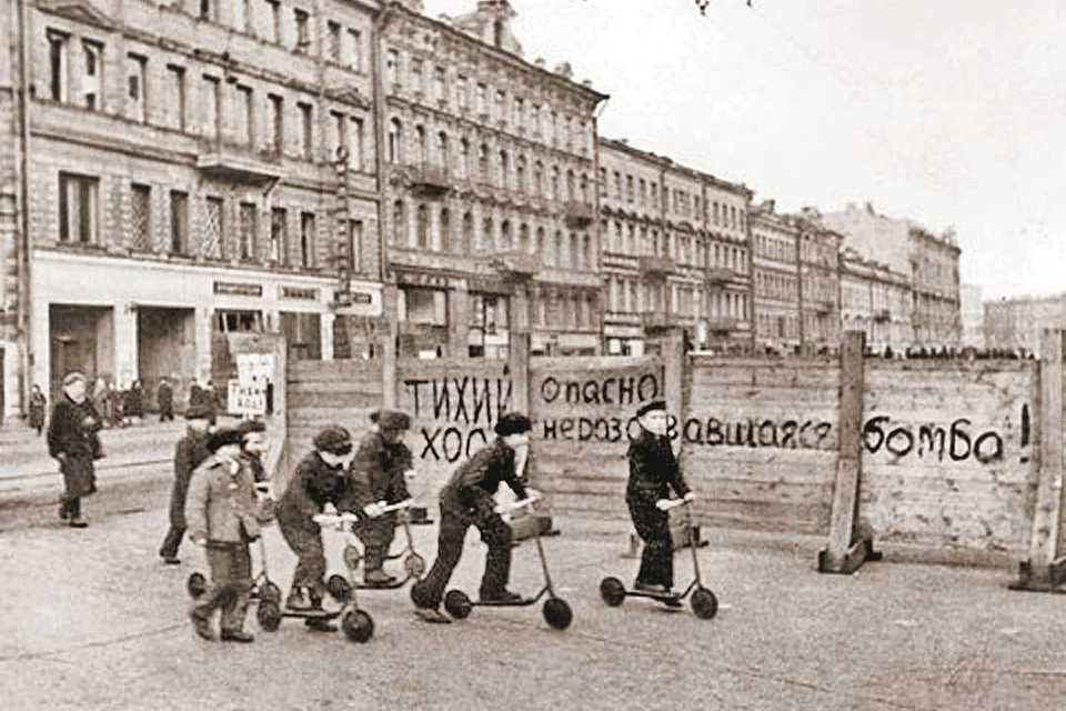 Весна 1943-го после январского прорыва блокады вывела на Невский пацанов, оставшихся в живых.