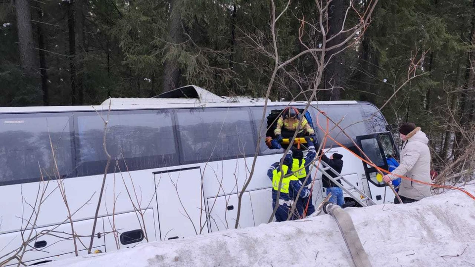 Детям пришлось выбираться через окна. Фото: предоставлено Валерием Горелых