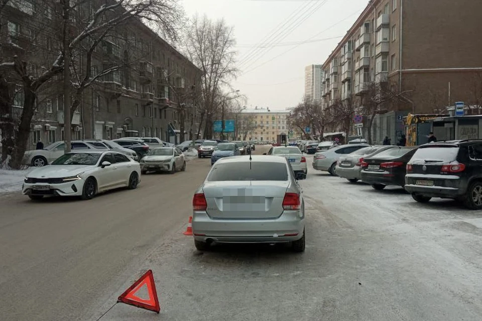 В центре Новосибирска водитель иномарки сбил юношу. Фото: Госавтоинспекция Новосибирска