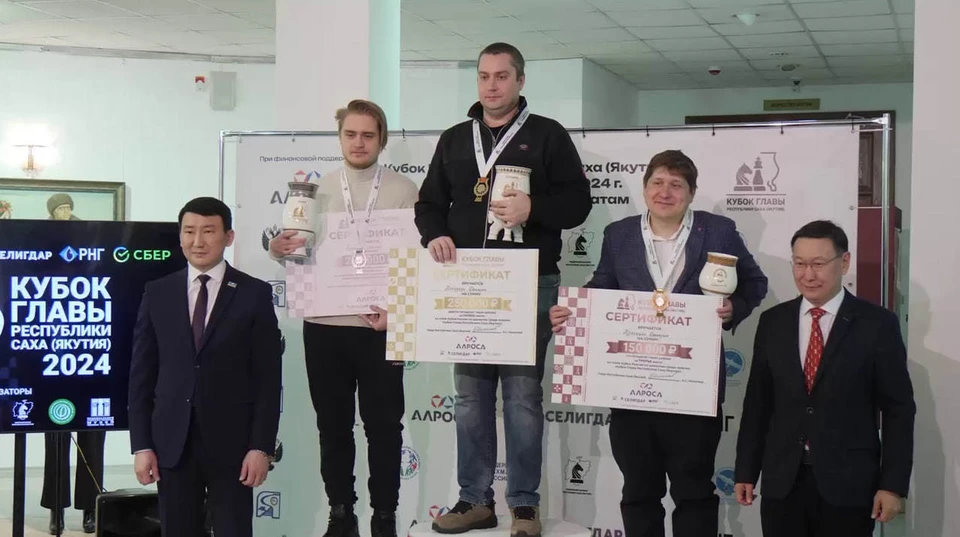 Сильнейшим шахматистом турнира стал Дмитрий Кокарев. Фото: пресс-служба главы республики.