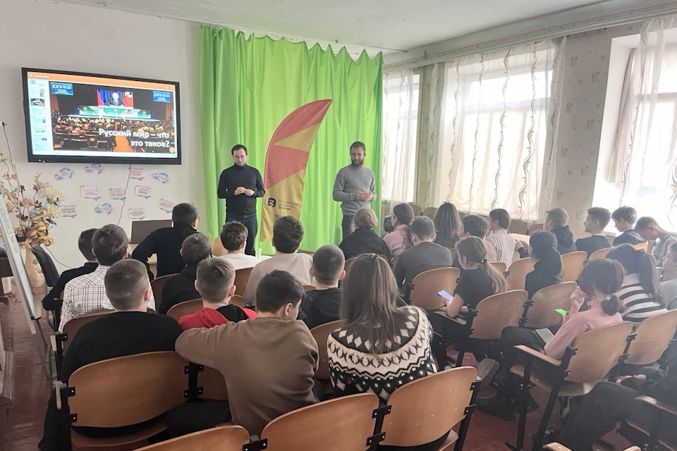 «Лидеры России» Херсонской области прочитали школьникам лекцию Фото: предоставлено Алексеем Лаврентьевым