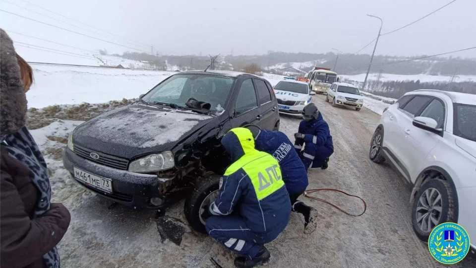 Ульяновские спасатели помогли автоледи, попавшей в ДТП. ФОТО: Управление гражданской защиты Ульяновска