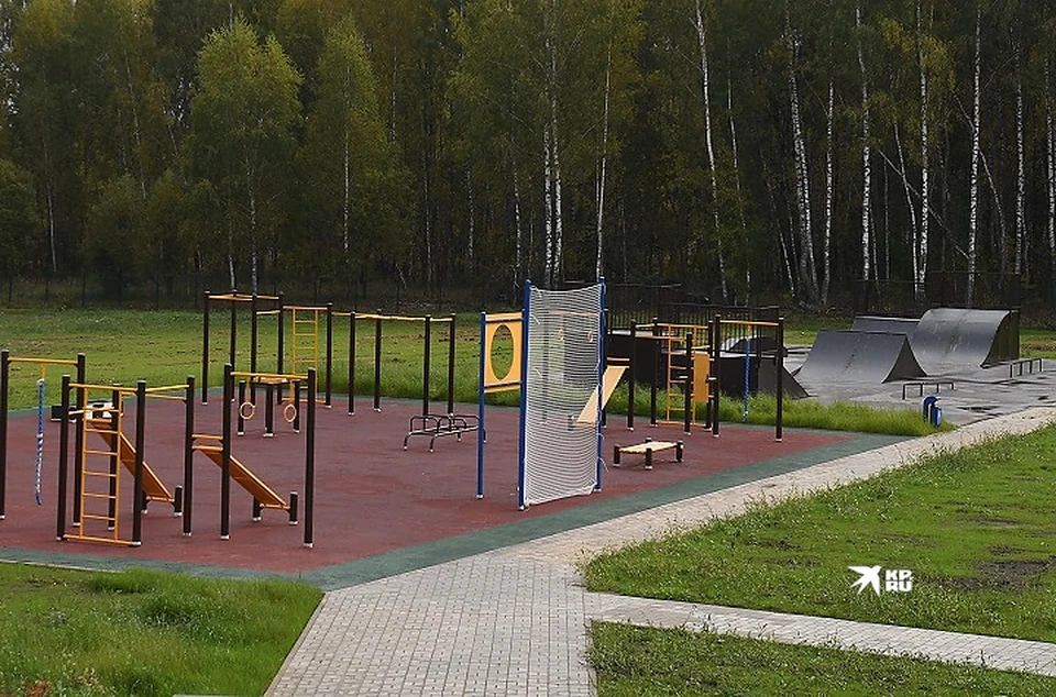 Спортивные площадки строят на территории школ в разных районах Нижнего Тагила