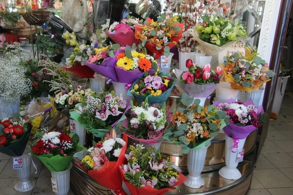 В цветочных магазинах в Кимрах разместили клеевые ловушки