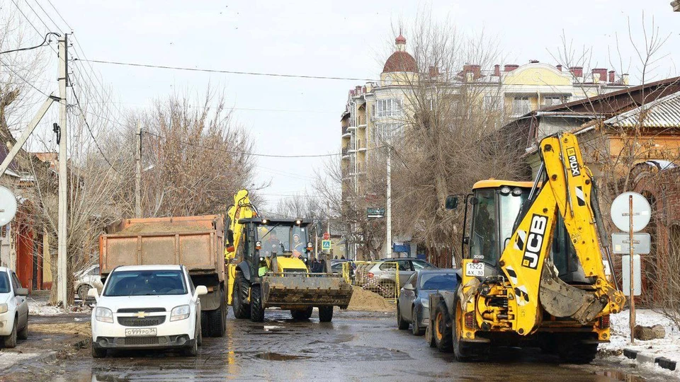 Фото: пресс-служба губернатора Астраханской области Глава региона посетил места реконструкции на улицах Куйбышева и Ахшарумова