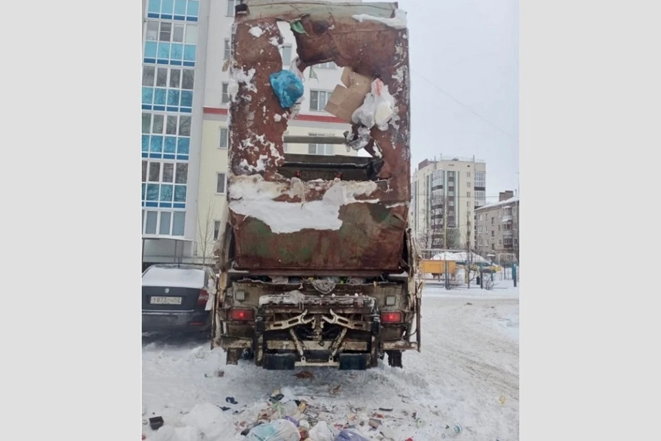 «Бездонный» мусорный контейнер обнаружен в Рязани. Регоператор утверждает, что таким примеров десятки.