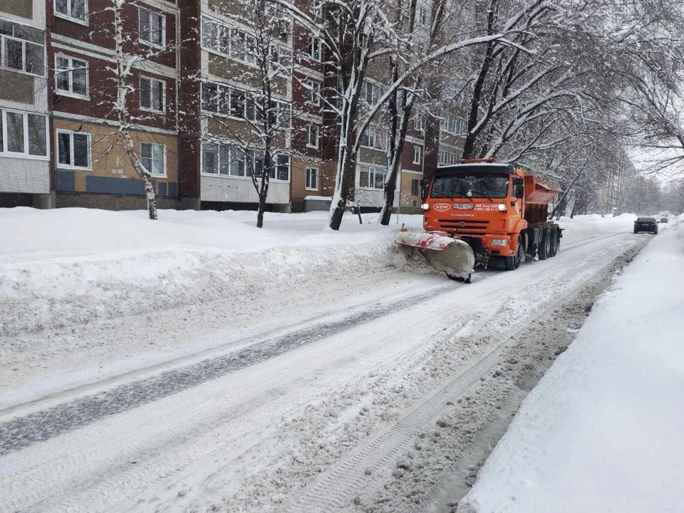 Снег с ульяновских магистралей будут вывозить днем и ночью в условиях непогоды. ФОТО: администрация Ульяновска