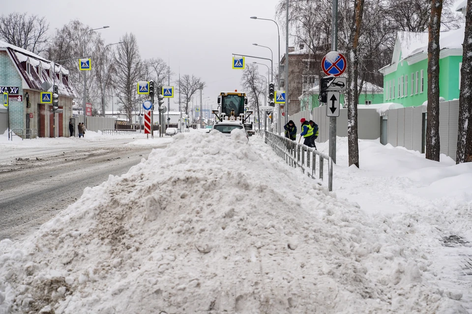 За кучи снега, мешающие обзору водителей и пешеходов, предусмотрен штраф