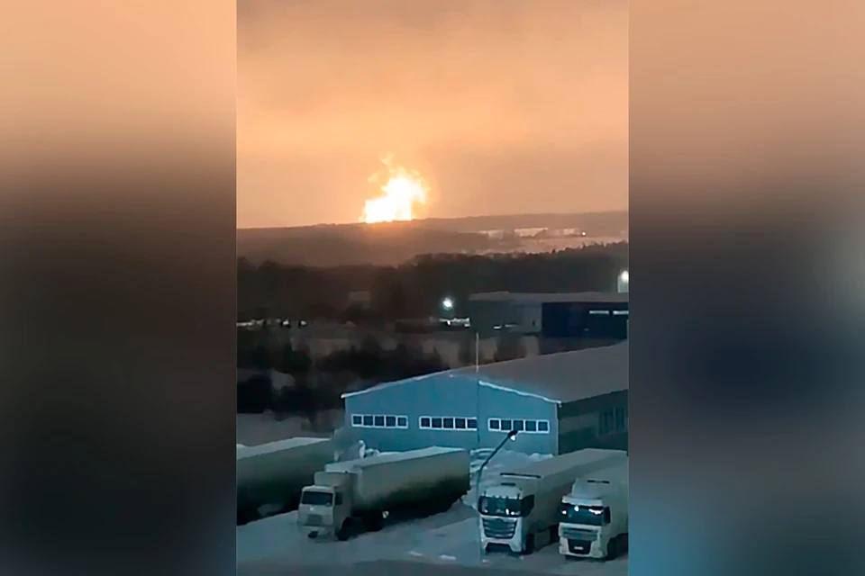 Взрыв, видео с которыми активно распространяют местные жители в соцсетях, произошел в ходе плановых испытаний ракетных двигателей.