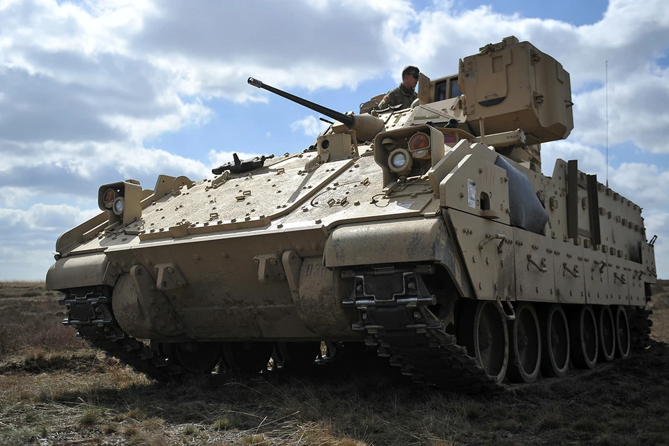 Наши воины и дальше будут уверенно жечь американские Bradley и Аbrams. Они ведь знают, что танками этими управляют не 19 -летние украинские мальчики, а чаще польские наемники.