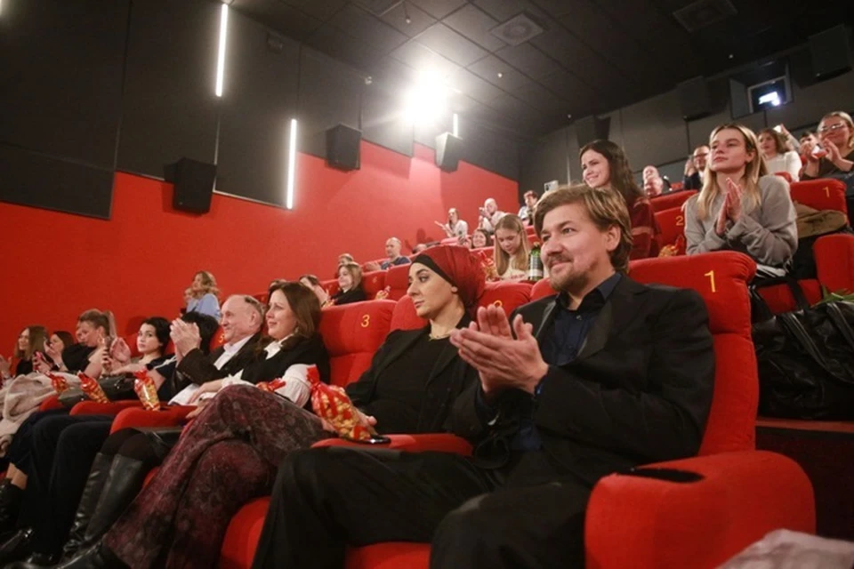 Открытие кинозала "Юность", оснащенного Фондом кино, состоялось в Красном Луче